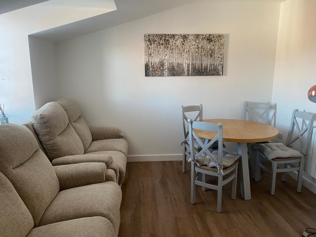 2 Bedroom Central Apartment Leek Exterior photo