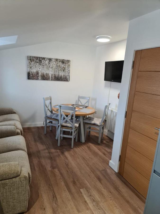 2 Bedroom Central Apartment Leek Exterior photo